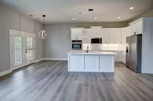 185 Nuuanu Ln, Bastrop, TX 78602 - Photo 10