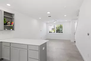 814 N Bluff Dr, Austin, TX 78745 - Photo 10