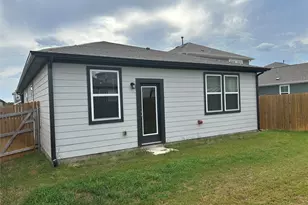 118 Two Bits Ln, Elgin, TX 78621 - Photo 22