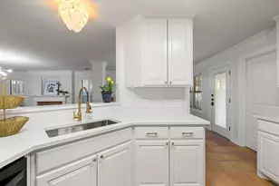 2009 Winsted Ln, Austin, TX 78703 - Photo 10