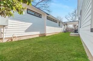 1130 Spur St, Austin, TX 78721 - Photo 24