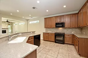516 Independence Creek Ln, Georgetown, TX 78633 - Photo 12