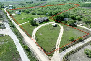 230 Sunkist Dr, Lockhart, TX 78644 - Photo 2