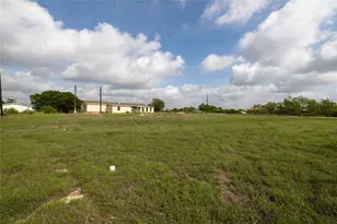 230 Sunkist Dr, Lockhart, TX 78644 - Photo 16