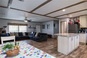 230 Sunkist Dr, Lockhart, TX 78644 - Photo 6