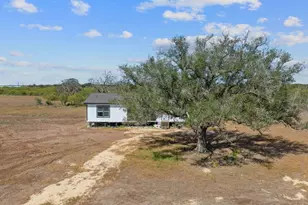 1177 County Road 402, Flatonia, TX 78941 - Photo 10