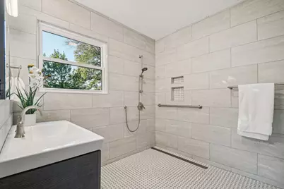 809 E 38th Street, Austin, TX 78705 - Photo 8