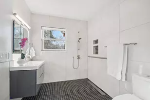 809 E 38th St, Austin, TX 78705 - Photo 10