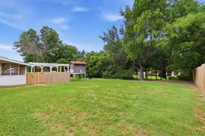 104 N Willis Street, Lampasas, TX 76550 - Photo 32