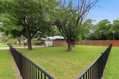 104 N Willis Street, Lampasas, TX 76550 - Photo 34