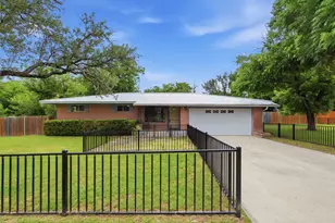 104 N Willis St, Lampasas, TX 76550 - Photo 2