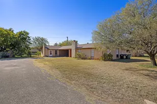 2402 Cottonwood Dr, Georgetown, TX 78628 - Photo 20