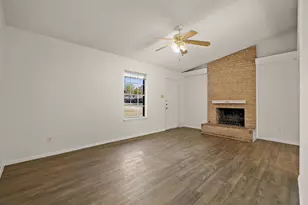 2402 Cottonwood Dr, Georgetown, TX 78628 - Photo 2