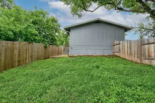 6301 Arnold Dr, Austin, TX 78723 - Photo 20