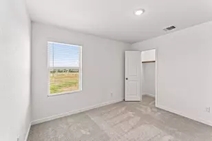 1020 The Duke Cv, Jarrell, TX 76537 - Photo 18