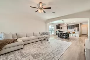 201 Break Ave, Taylor, TX 76574 - Photo 4