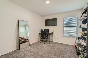 201 Break Ave, Taylor, TX 76574 - Photo 10