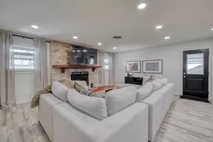 2117 Gaston Pl Dr, Austin, TX 78723 - Photo 4