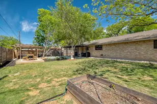 2117 Gaston Pl Dr, Austin, TX 78723 - Photo 26