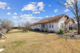 401 S Love Ave, Florence, TX 76527 - Photo 2