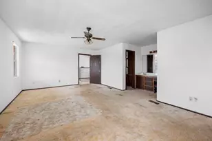 401 S Love Ave, Florence, TX 76527 - Photo 30