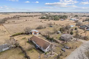 401 S Love Ave, Florence, TX 76527 - Photo 36