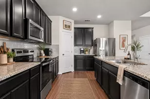 718 Sassafras St, Hutto, TX 78634 - Photo 2