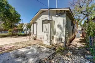 1105 E 3rd St, Austin, TX 78702 - Photo 18