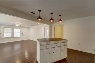 1105 E 3rd St, Austin, TX 78702 - Photo 8