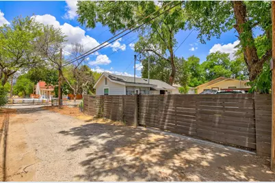 1105 E 3rd Street, Austin, TX 78702 - Photo 34