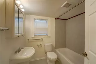 1105 E 3rd St, Austin, TX 78702 - Photo 14