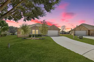 106 Pelican Ct, Bastrop, TX 78602 - Photo 2