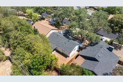 7204 Towering Oaks Drive, Austin, TX 78745 - Photo 32