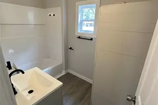 622 Scarbrough St, Rockdale, TX 76567 - Photo 8