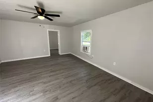 622 Scarbrough St, Rockdale, TX 76567 - Photo 2