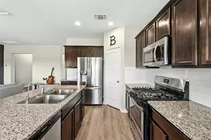 1010 Pembroke Ct, Hutto, TX 78634 - Photo 8