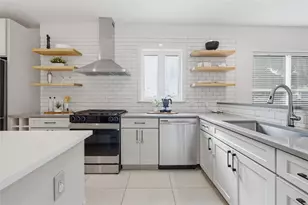 2007 E 2nd St, Austin, TX 78702 - Photo 4