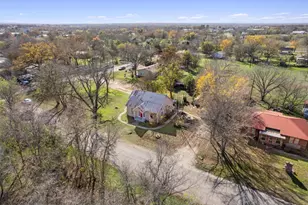 523 Old Hwy 20, McDade, TX 78650 - Photo 1