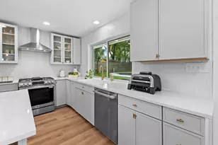 8806 Ridgehill Dr, Austin, TX 78759 - Photo 10