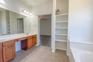 609 W 37th St, Austin, TX 78705 - Photo 14