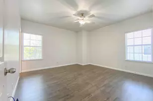 609 W 37th St, Austin, TX 78705 - Photo 16