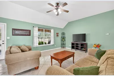 175 Creekwood Drive, Gonzales, TX 78629 - Photo 8