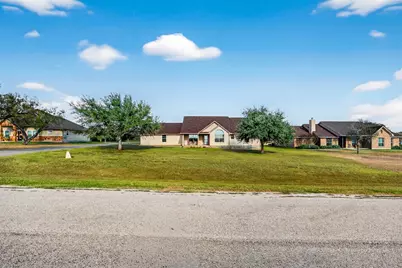 175 Creekwood Drive, Gonzales, TX 78629 - Photo 1