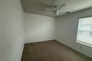 314 Abbey Ln, Lockhart, TX 78644 - Photo 4