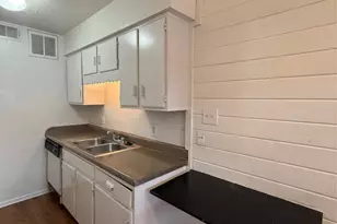 2704 Salado St, Austin, TX 78705 - Photo 6