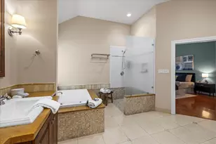 37 Waterfall Dr, The Hills, TX 78738 - Photo 12