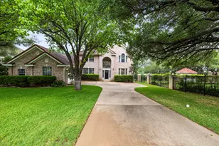 37 Waterfall Dr, The Hills, TX 78738 - Photo 2