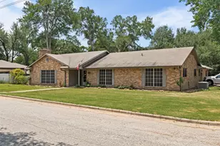 1101 E 19th St, Cameron, TX 76520 - Photo 2