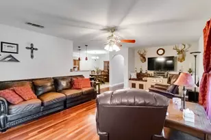 105 Jones St, Bastrop, TX 78602 - Photo 4