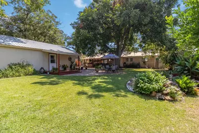 105 Jones Street, Bastrop, TX 78602 - Photo 20